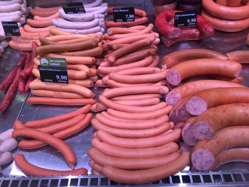 charcuterie-SOSPEL-min_sausages_meat_butchery-1069321